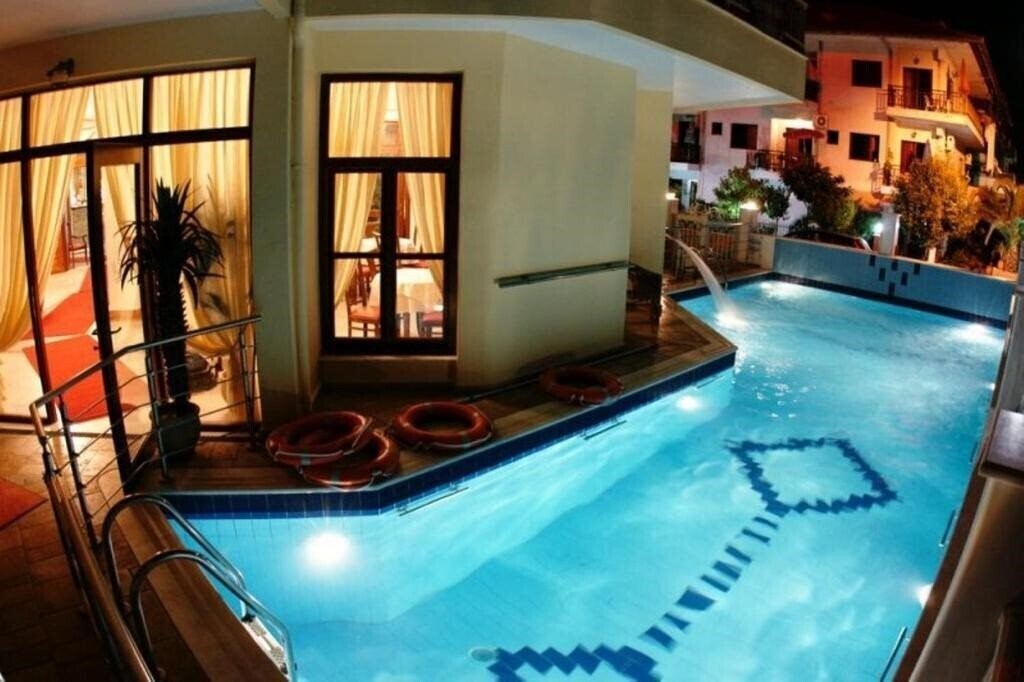 Готель Eden Hotel 2*
