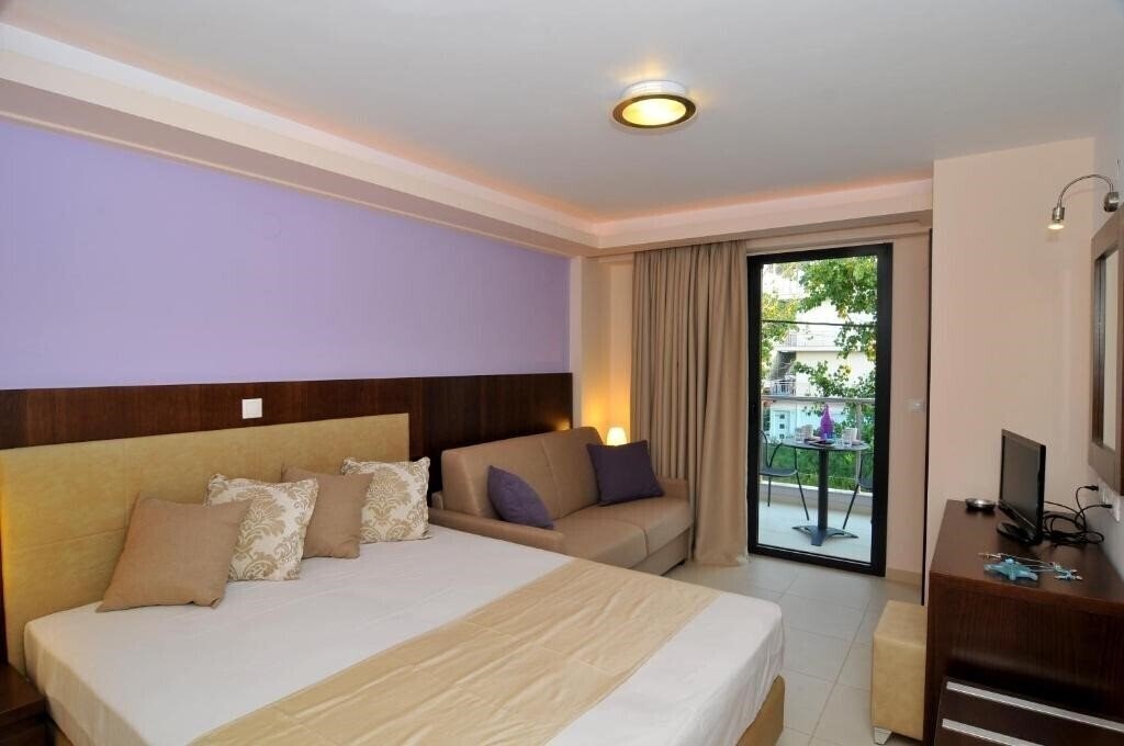 Готель Panorama Inn 2*