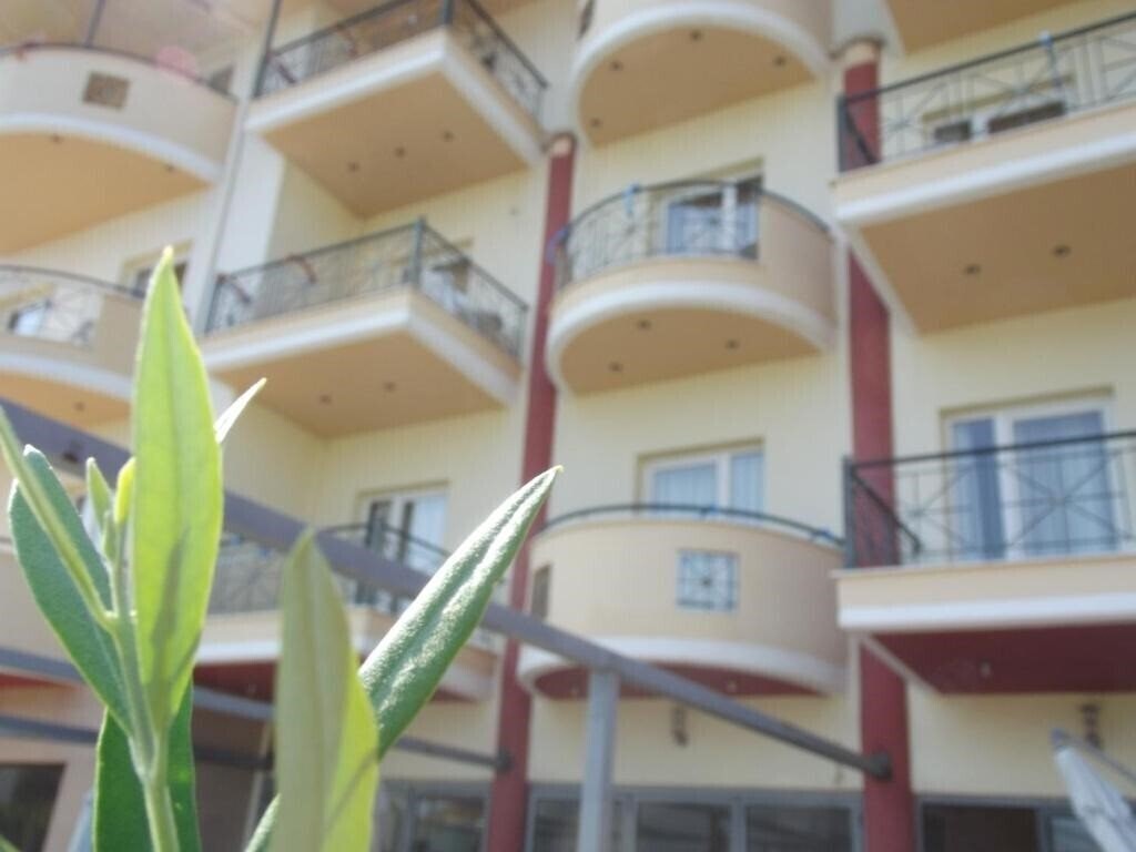 Отель Metropole Hotel 2*