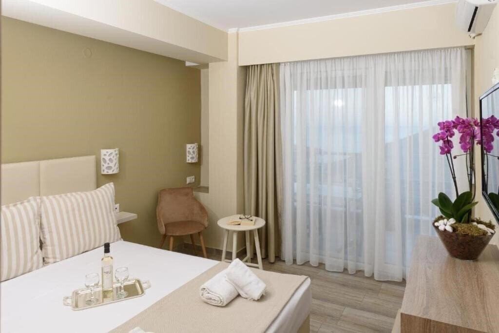 Готель Ammos Beach Seaside Luxury Suites 4*