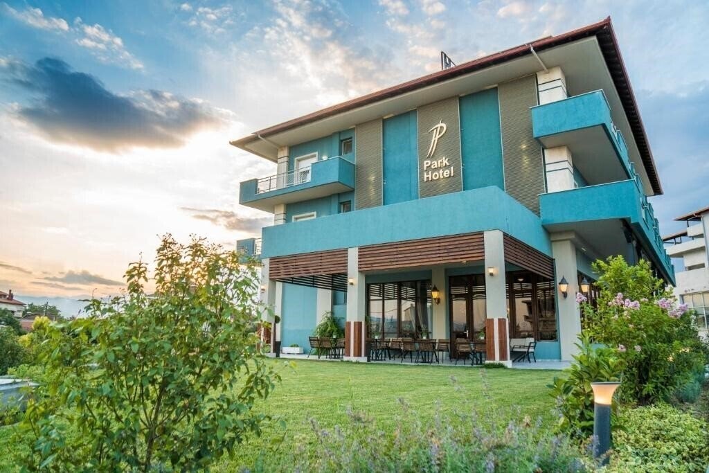 Готель The Park 3*