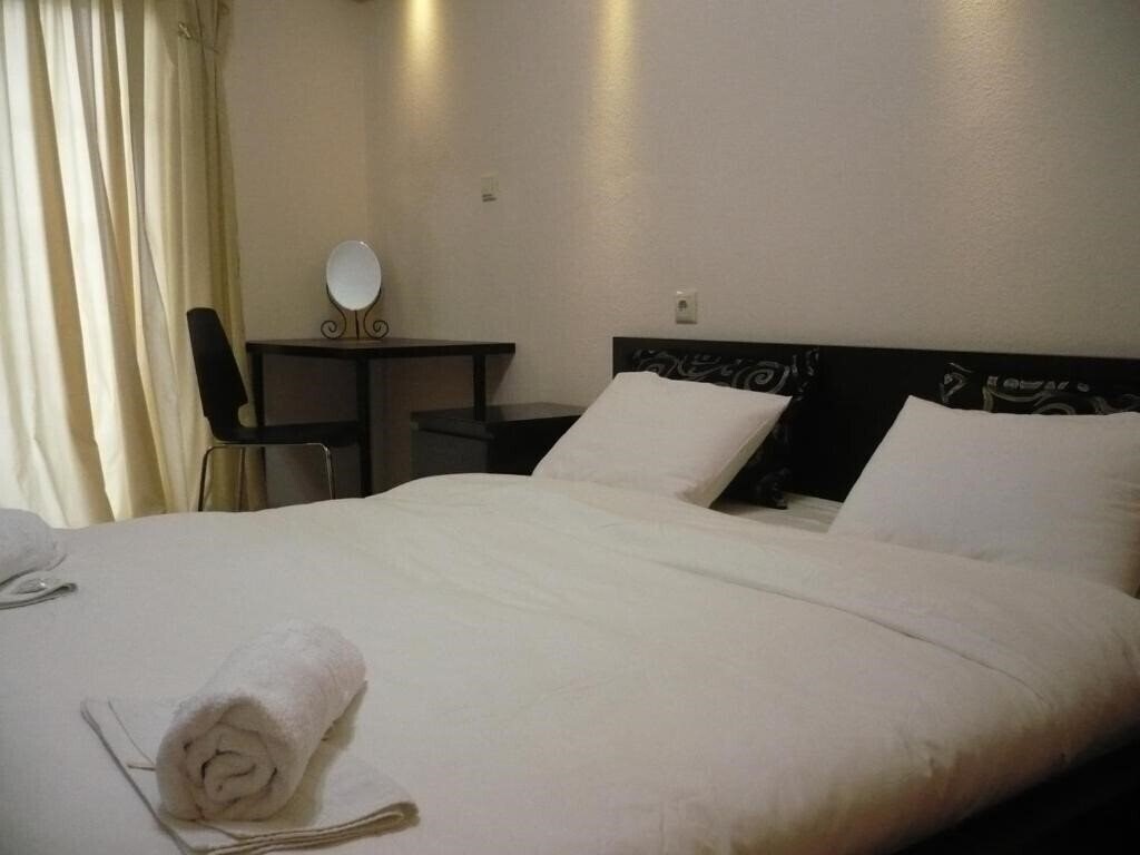 Отель Alexandros Hotel + 2*