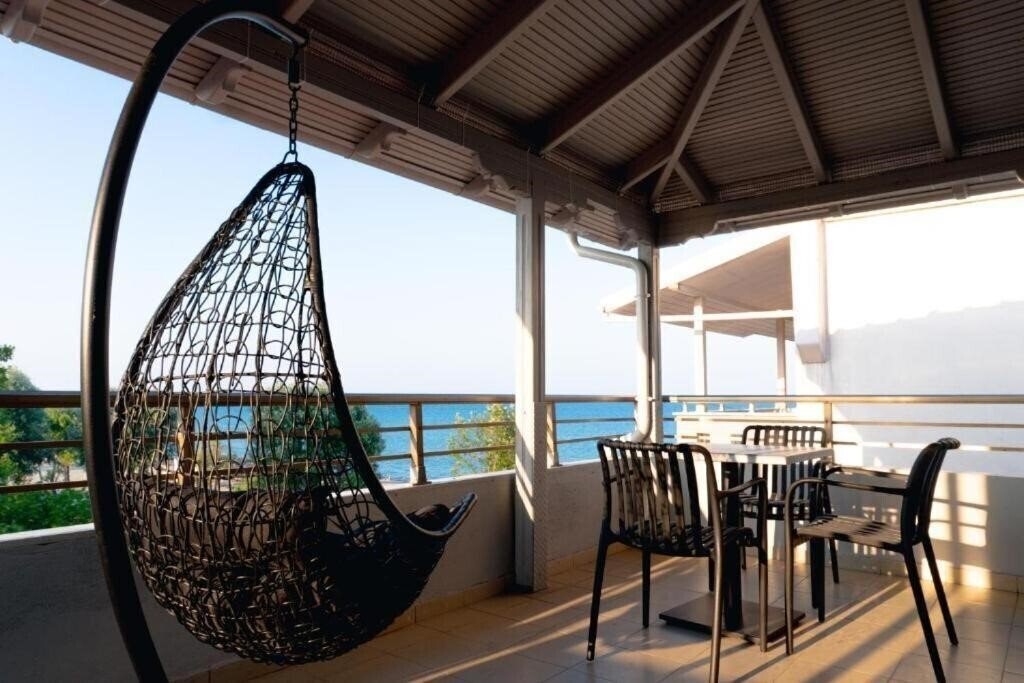 Фото Aqua Beachfront Elegant 3*
