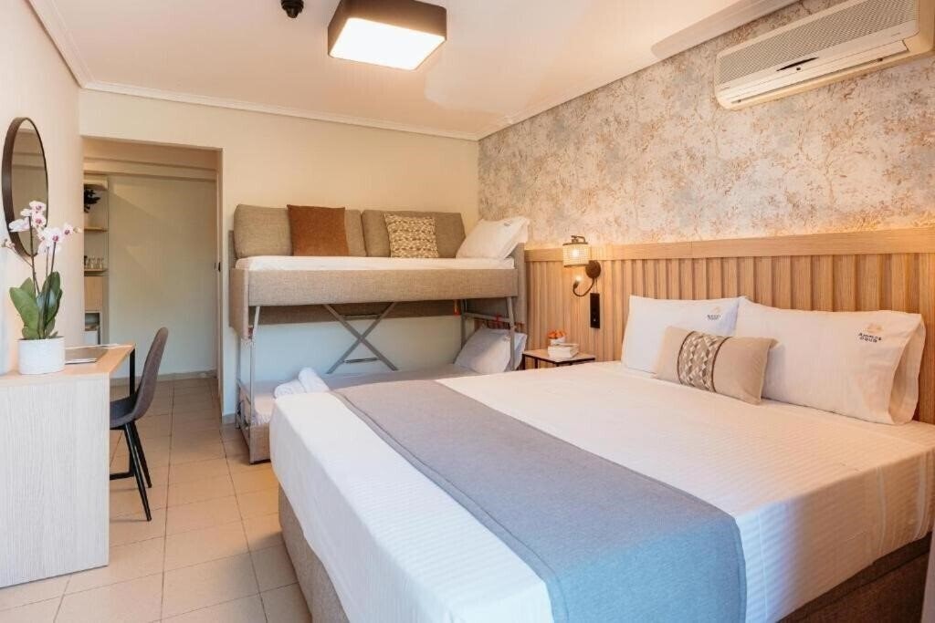 Фотография Aqua Beachfront Elegant 3*