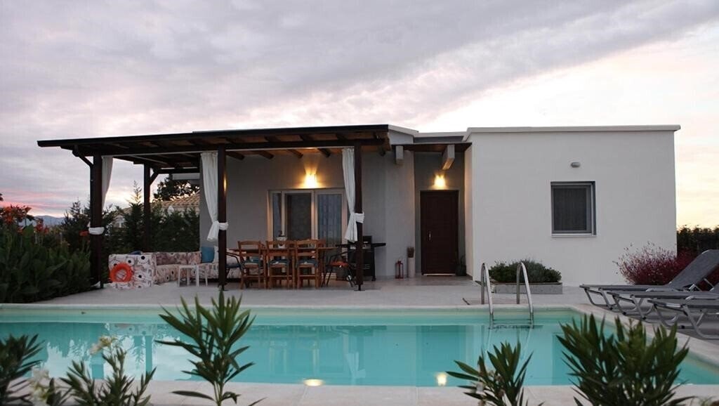 Готель Iris Villa Pieria 4*