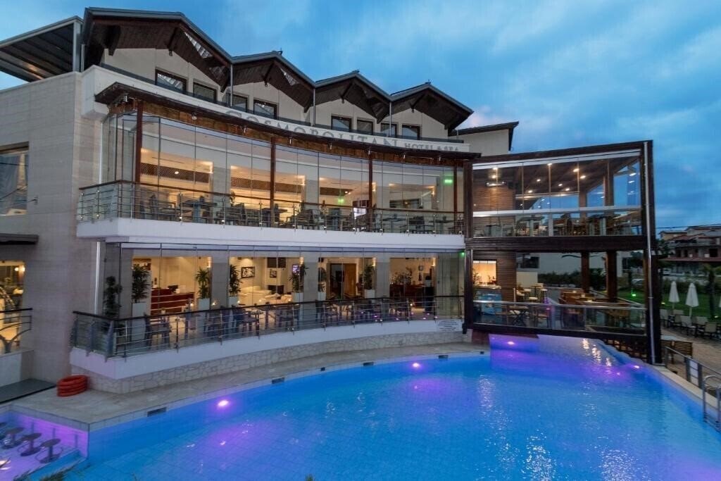 Готель Cosmopolitan Hotel & SPA 4*