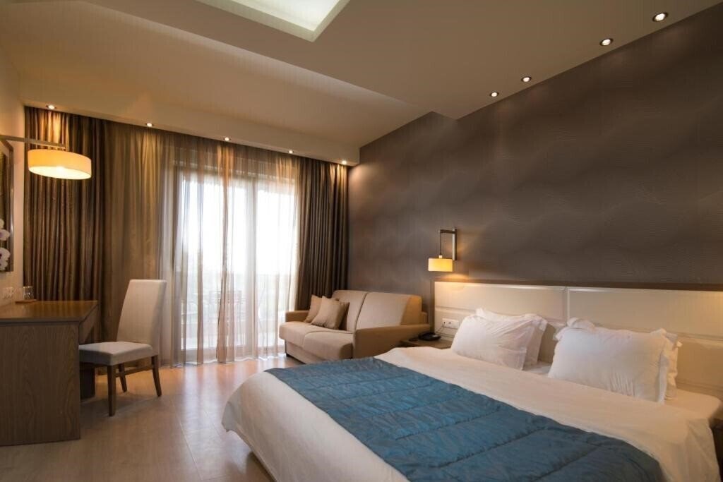 Фото Cosmopolitan Hotel & SPA 4*