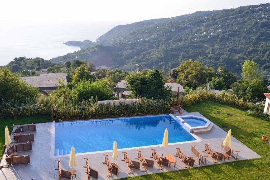 Отель Theta Hotel 4*