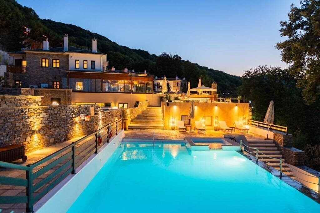 Отель 12 Months Luxury Resort 5*