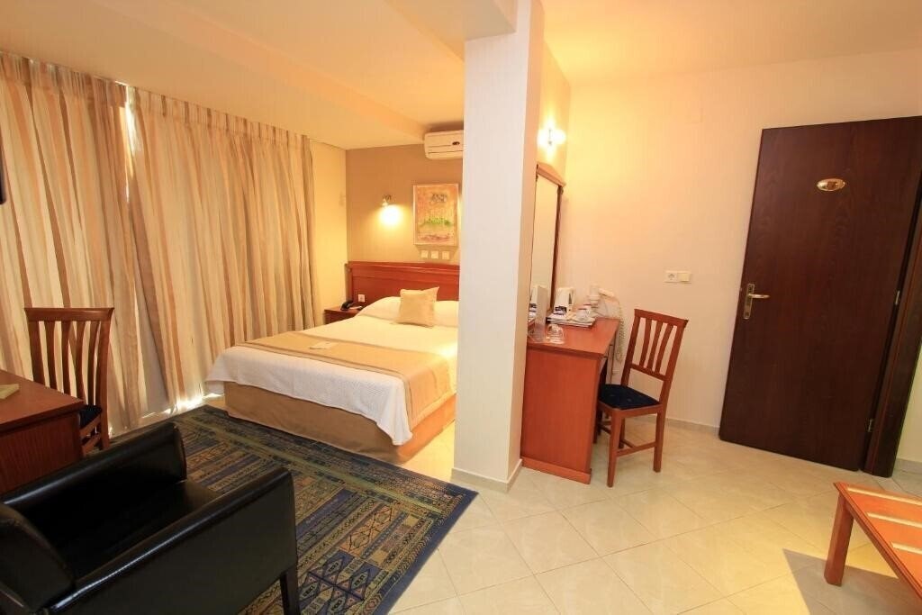 Изображение Triton Hotel 3*