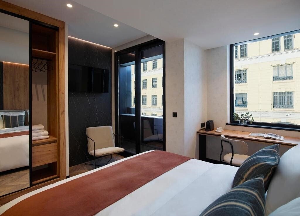 Отель The Port Square Hotel 4*