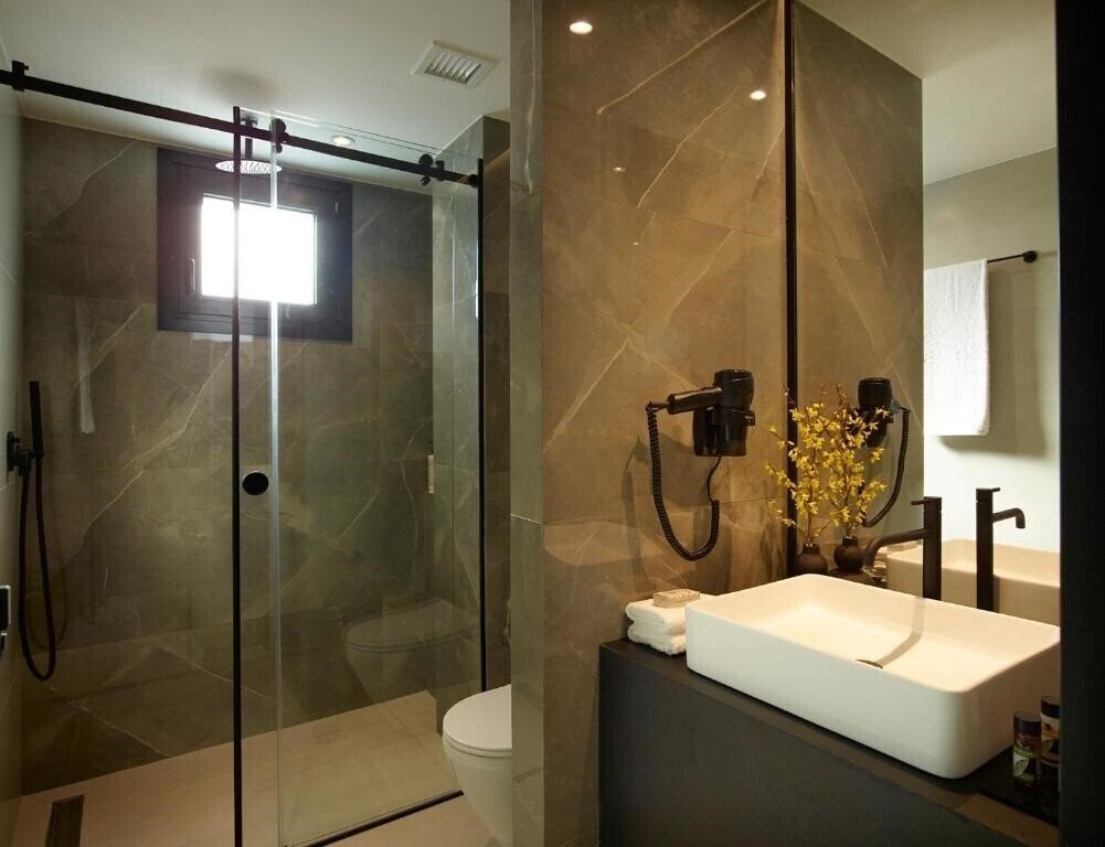 Фото The Port Square Hotel 4*