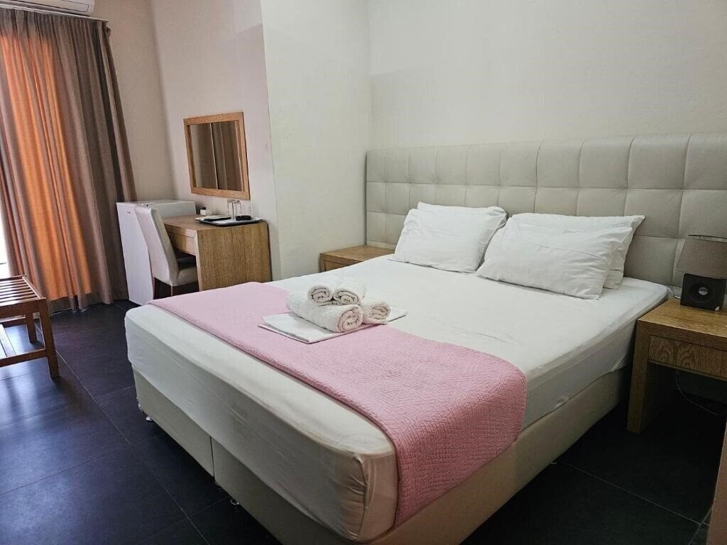 Отель Feevos Hotel 3*