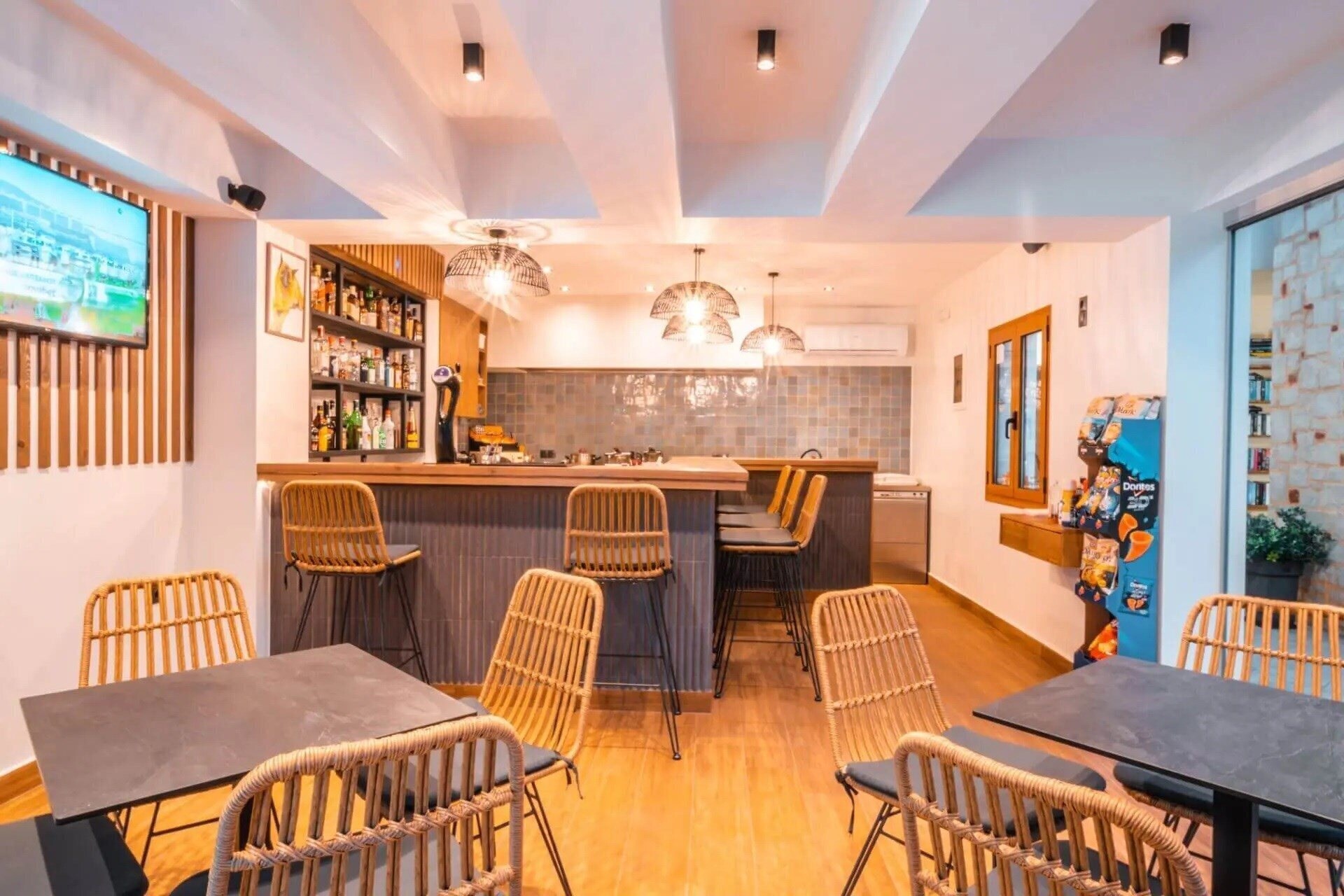 Готель Matheos Apartments 3*