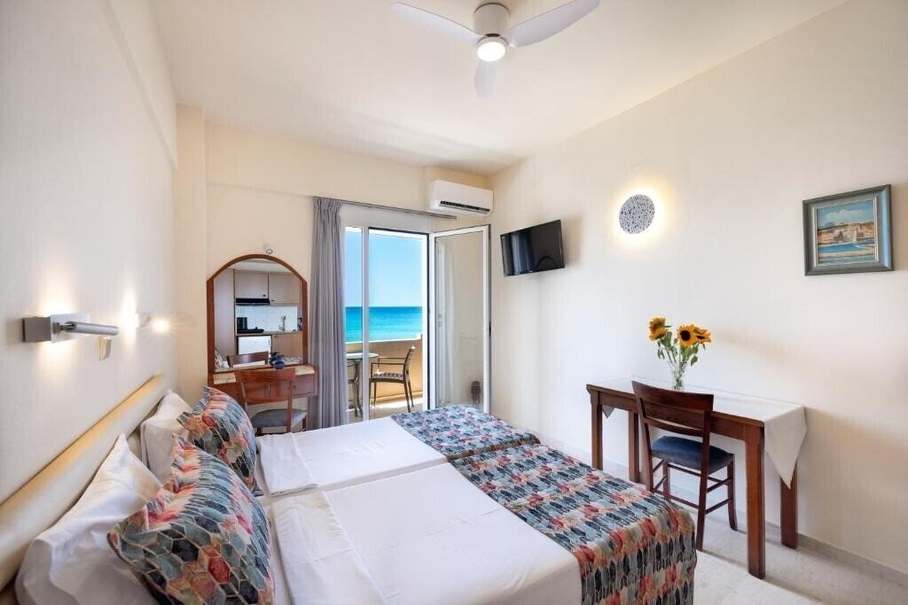 Готель Morpheas Apartments 4*
