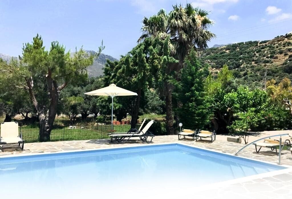 Фото Irida Studios Hotel & Pool 3*
