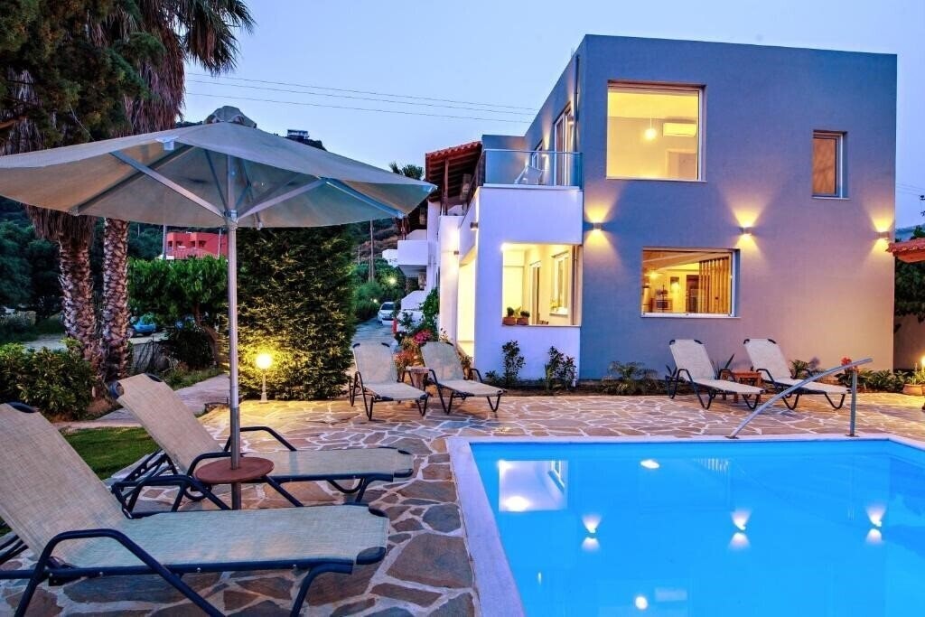 Готель Irida Studios Hotel & Pool 3*
