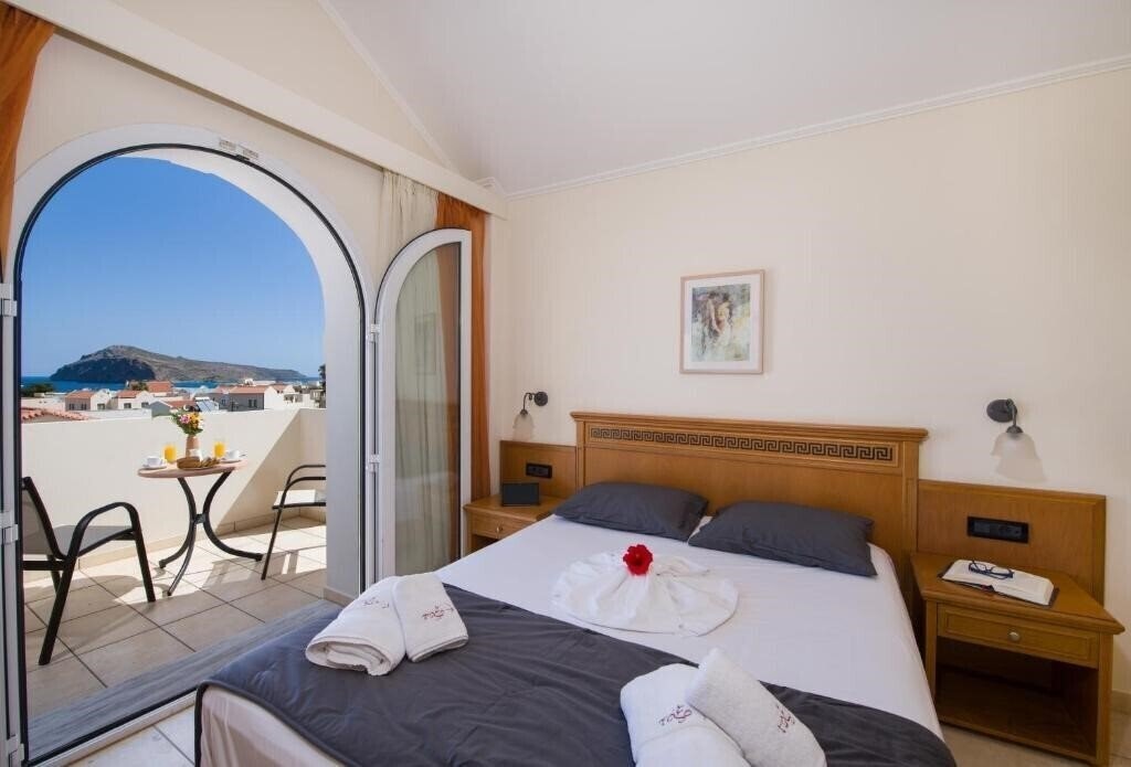 Фото Toxo Hotel & Apartments 3*