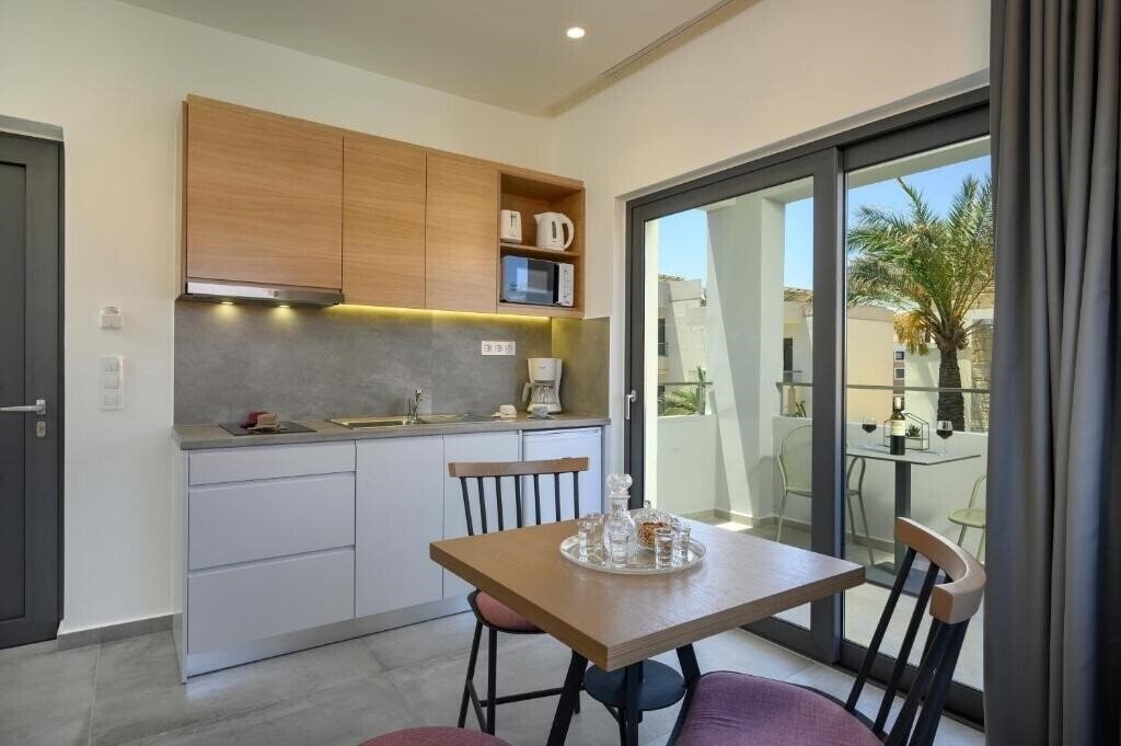 Картинка Athina Suites Platanias 4*
