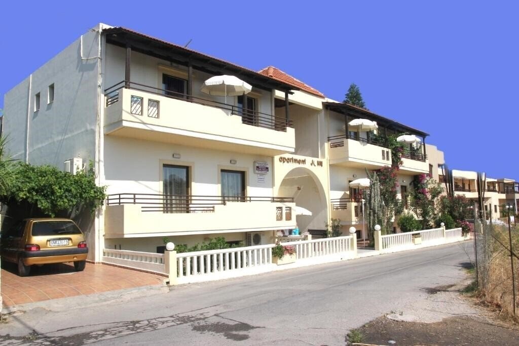 Отель John Apartments 4*