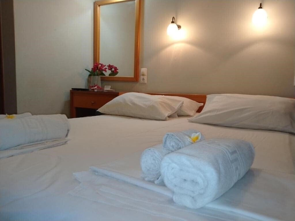 Фото Leonidas Rooms 3*