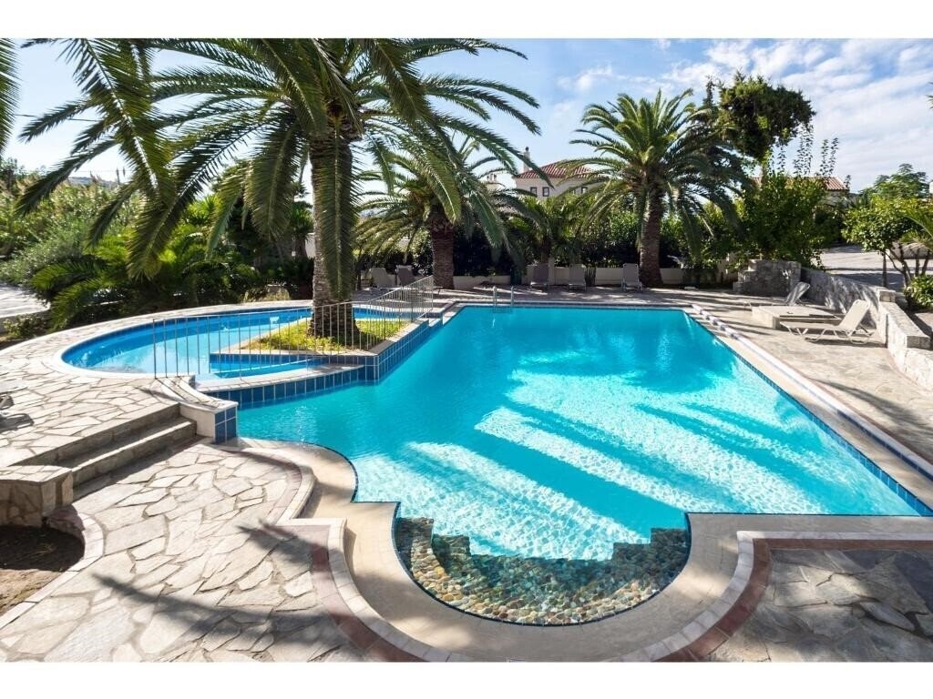 Отель Maria Suites 3*