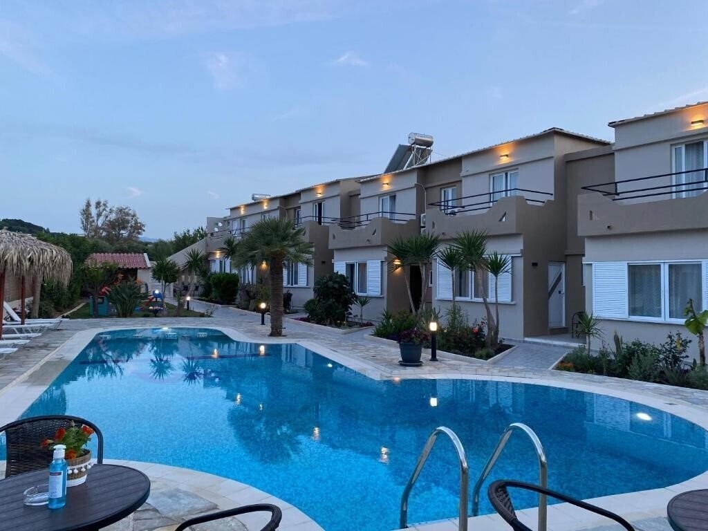 Отель Secret Garden Hotel 3*