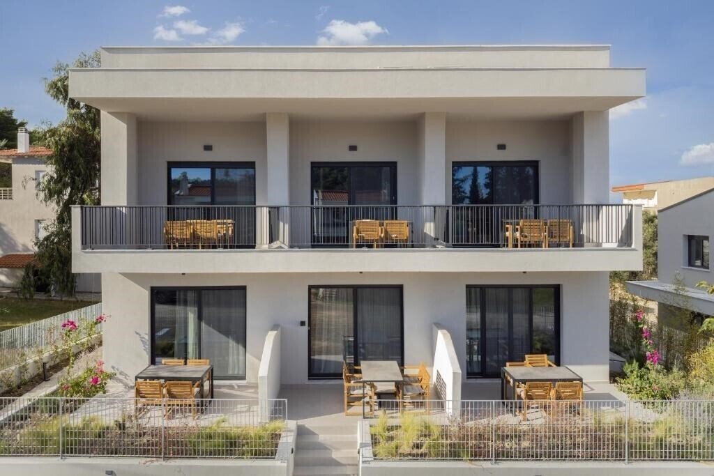 Готель The 8 Suites Polychrono 3*
