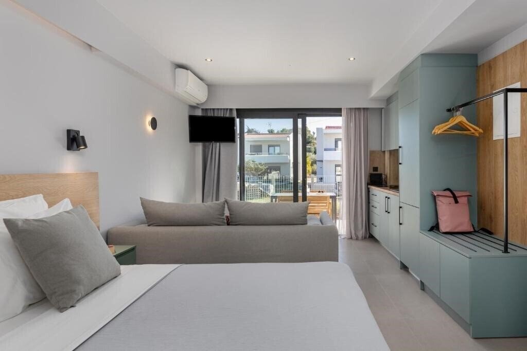 Фото The 8 Suites Polychrono 3*