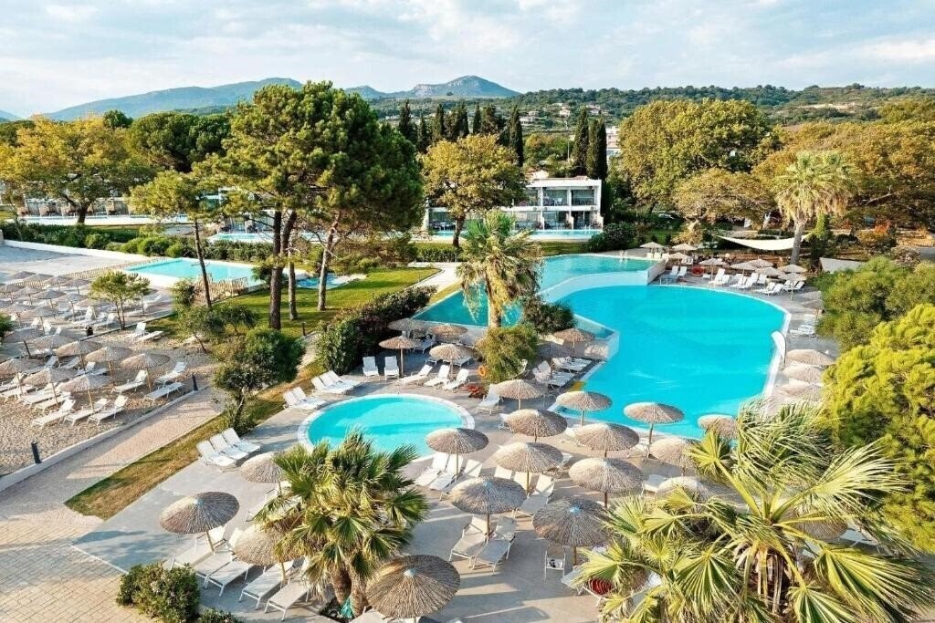 Отель Ninos Grand Beach Resort 4*