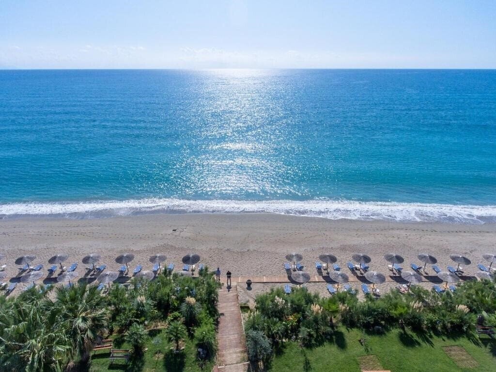 Отель Poseidon Beach Hotel 4*