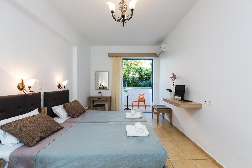 Фото Yacinthos Hotel Apartments 2*