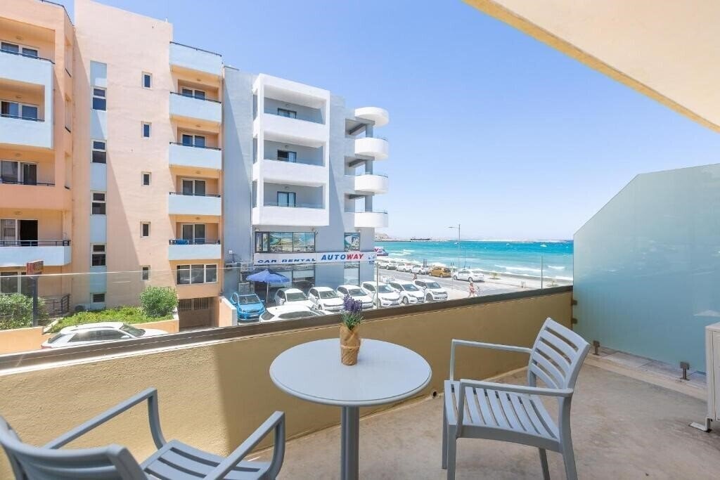 Готель Meltemi Coast Suites 4*