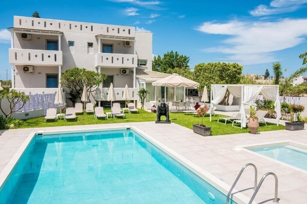 Готель Marianthi Apartments 3*