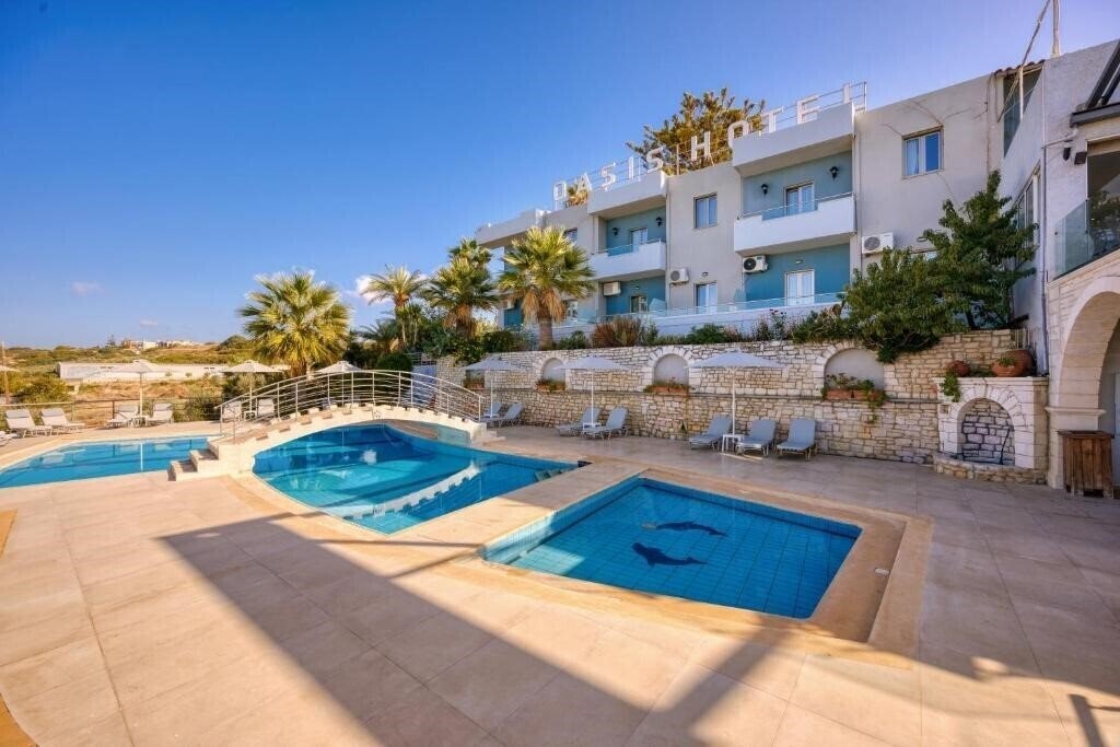 Готель Oasis Skaleta 2*