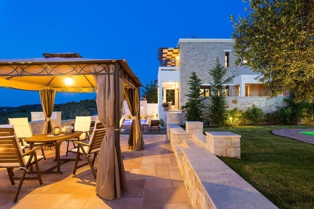 Готель Roupes Villas 4*