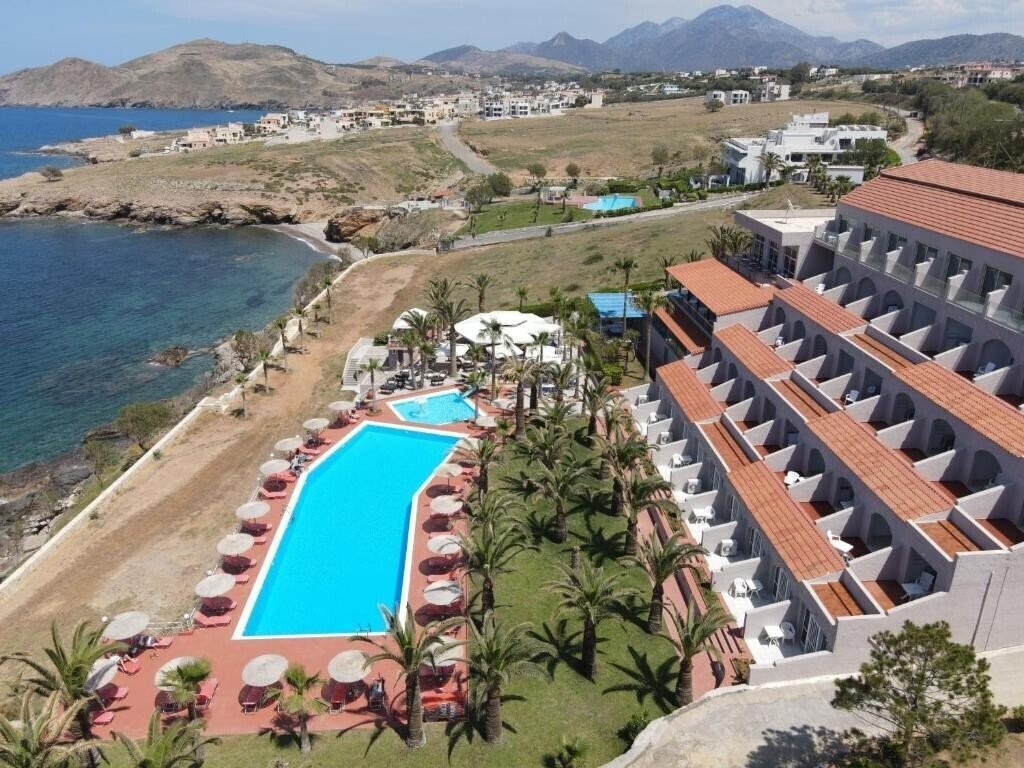 Отель Europa Resort by Estia 4*
