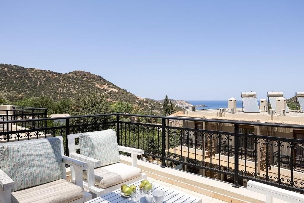 Фотографія Pantheon Villas & Suites 4*