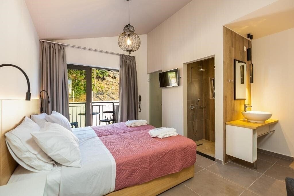 Фото T Hotel Premium Suites 4*