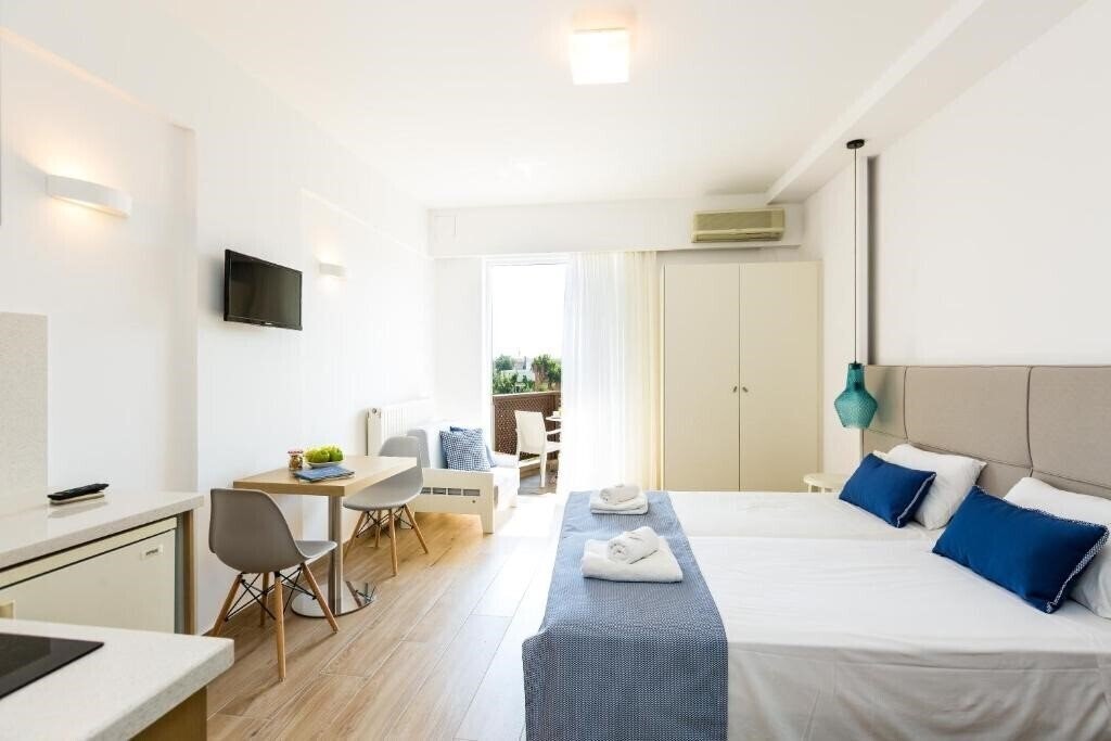 Фото Eltina Hotel 2*