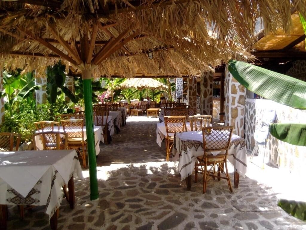 Готель Stone Village Hotel Apartments 4*
