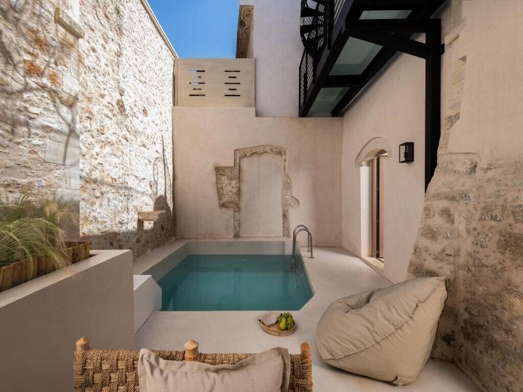 Отель Sutor Chic Manor 4*