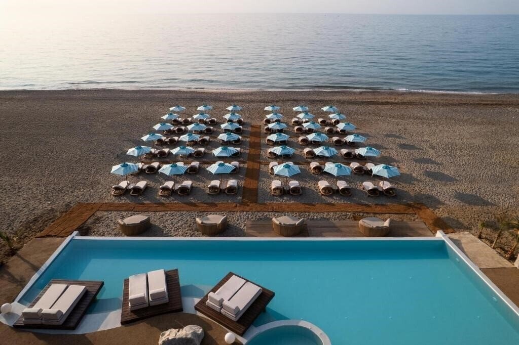 Отель Uzenie All Suites Boutique Resort 5*