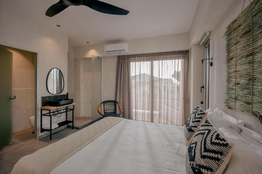 Фото Casa D'Oro Suites (Adults Only 18+) 4*
