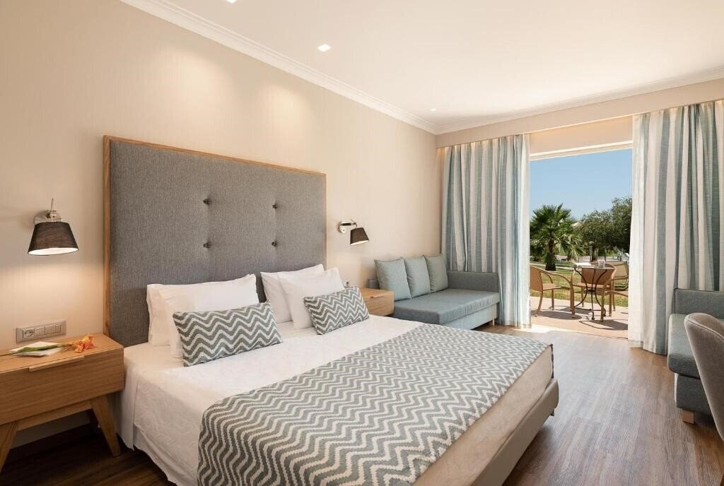 Зображення Pilot Royal Village 5*