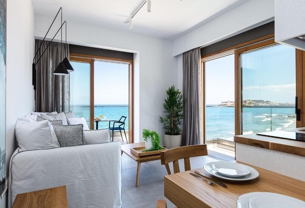 Отель North Coast Seaside Suites 4*