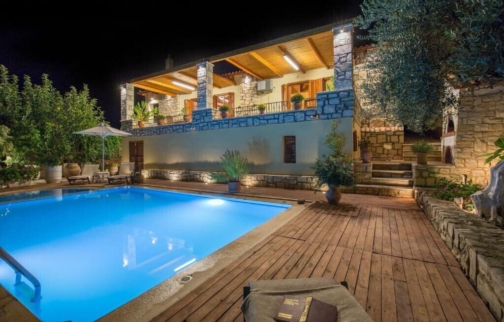 Готель Villa Myrrini 4*