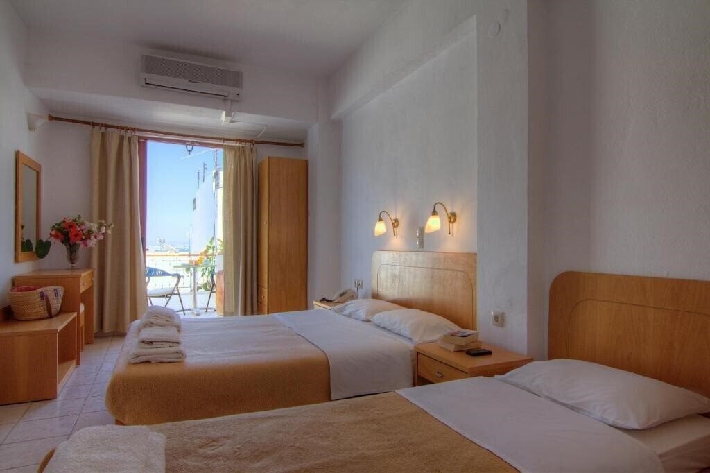Фото Adonis Hotel 2*