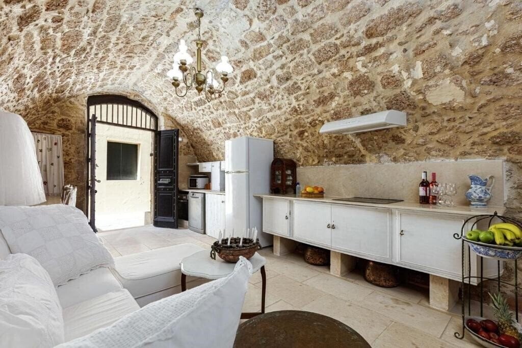 Отель Antonias House 4*