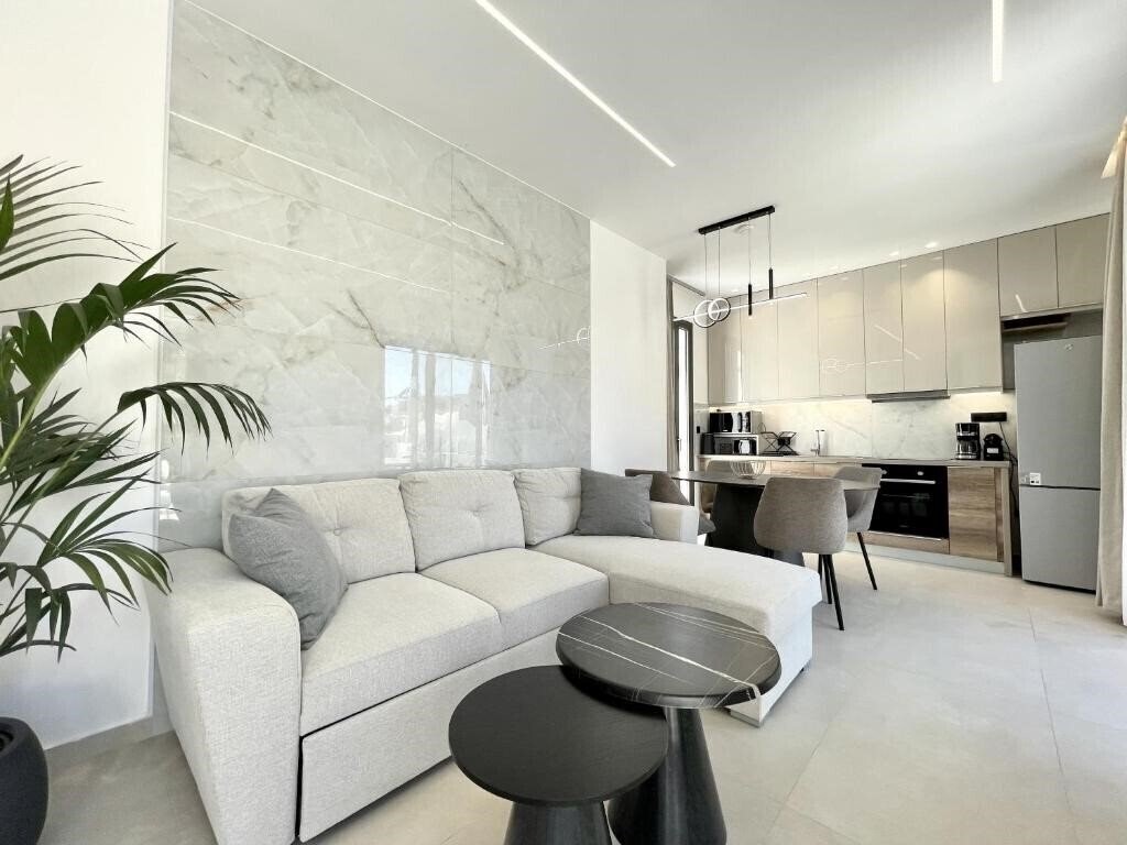 Отель Sunset Loft Suite & Studios 4*